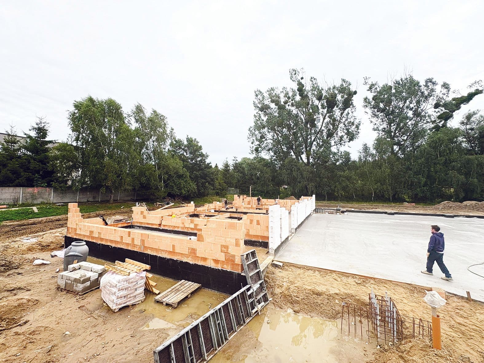 Budowa hali sportowej przyspiesza