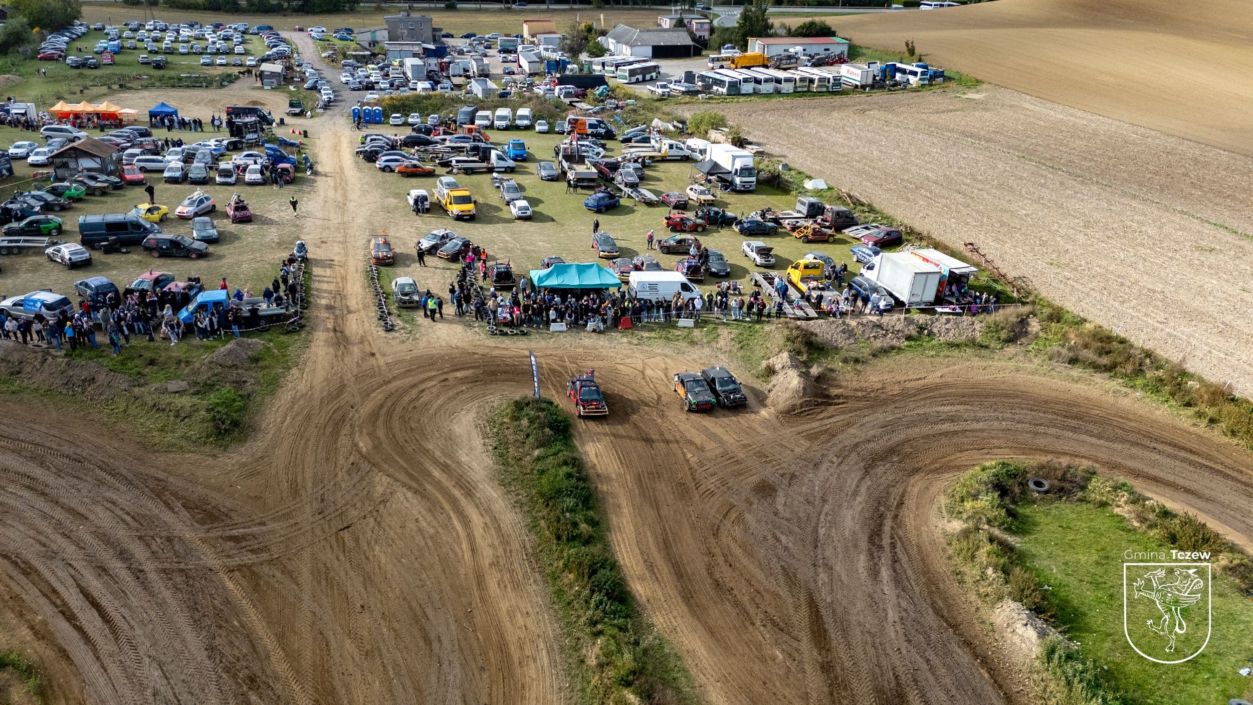 Wrak Race w Czarlinie – adrenalina i pomoc dla dzieci