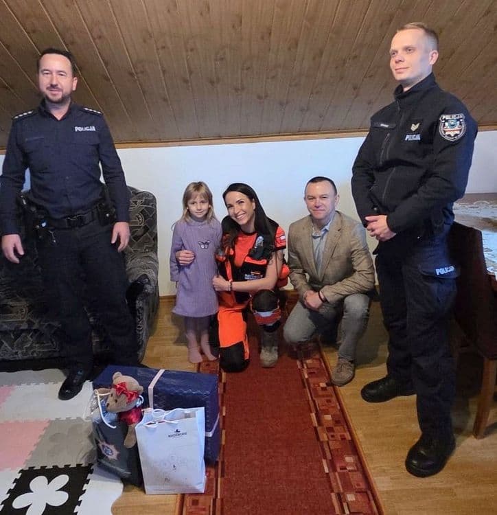 5-letnia Sara wezwała pomoc do nieprzytomnej mamy. Dziewczynka otrzymała podziękowania od służb.