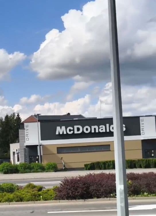 Zgłoszenie o podłożeniu bomby w restauracji McDonalds
