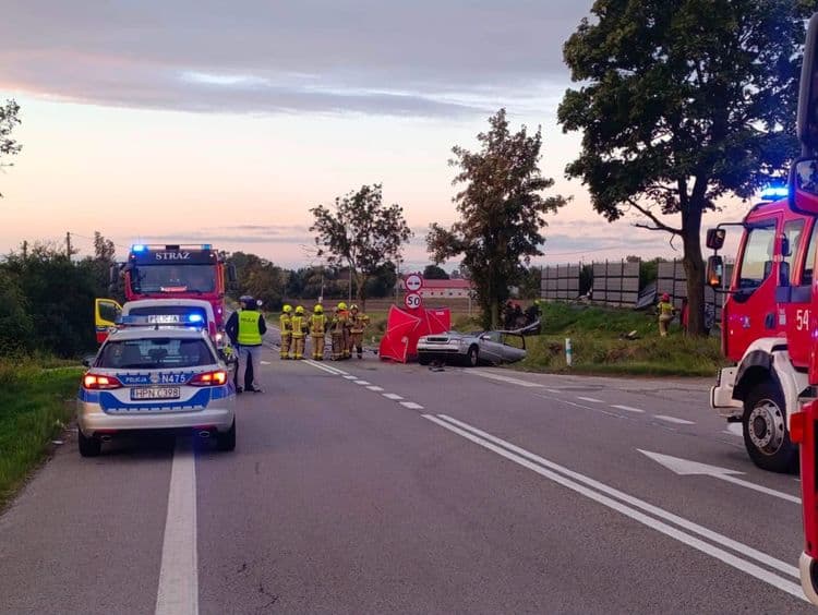 Tragedia na DK91 w Narkowach. Dwie osoby nie żyją, pięć rannych