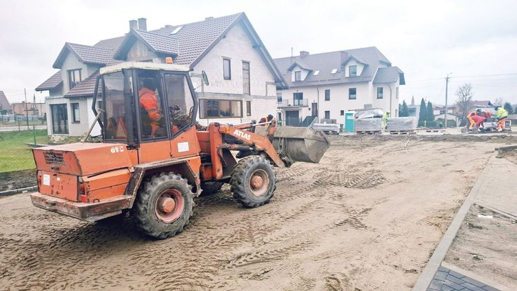 NIE BĄDŹ MROCZNY – BĄDŹ WIDOCZNY. PAMIĘTAJ, ŻE ODBLASKI RATUJĄ ŻYCIE